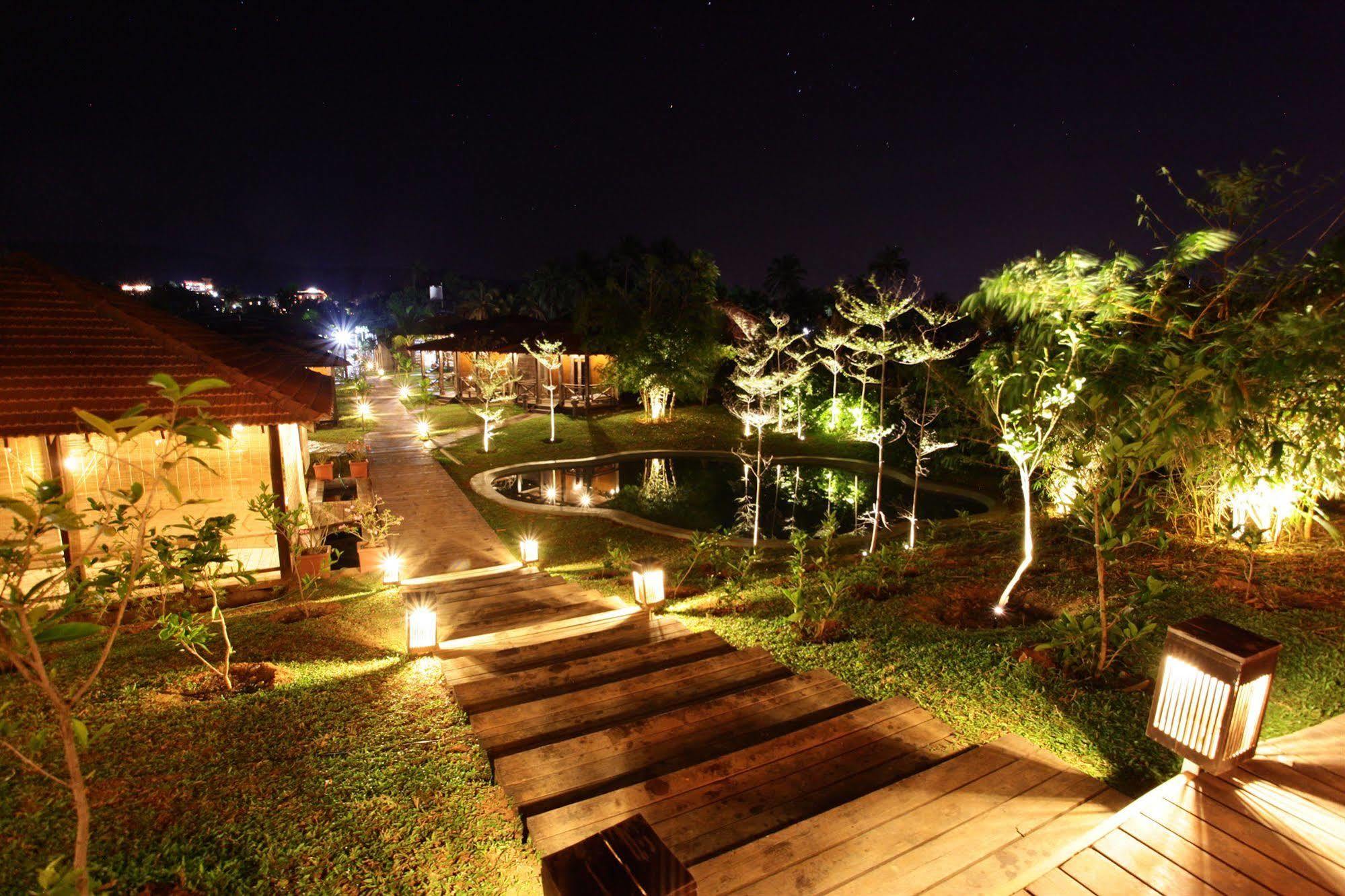 Ecowoods Village Spa & Yoga Retreat Morjim Luaran gambar